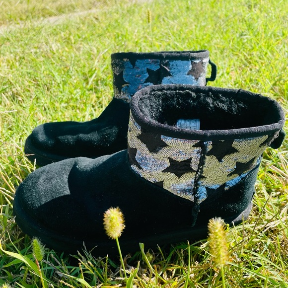UGG Black and Blue Star Winter Boots - Picture 1 of 5